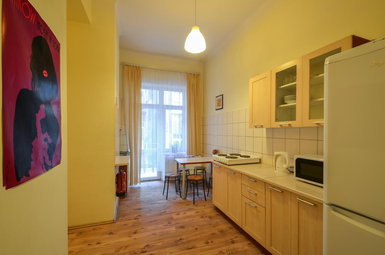 Aparthostel Fryderyk Krasków Exteriör bild