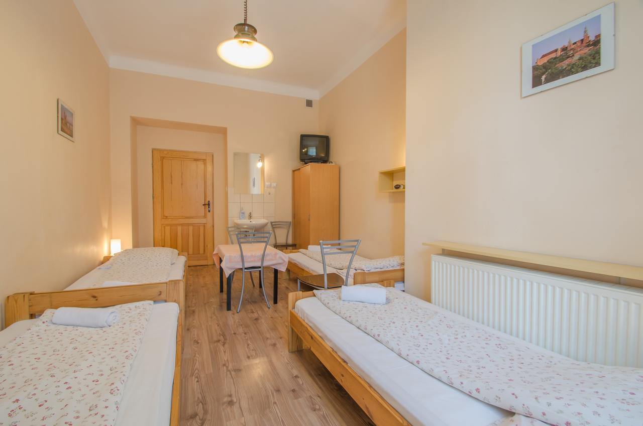 Aparthostel Fryderyk Krasków Exteriör bild