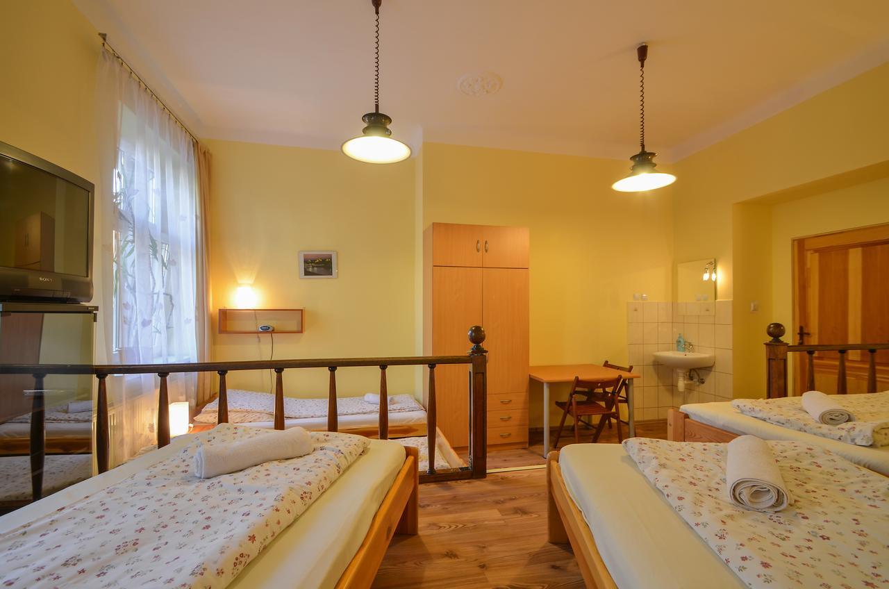 Aparthostel Fryderyk Krasków Exteriör bild